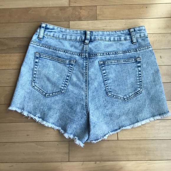 Cut-off Jean Shorts - Picture 2 of 3